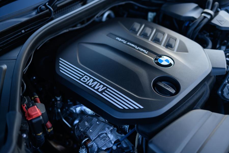 Моторный отсек BMW 320d M Sport xDrive (G20) 2019 года  (JP) (фото 6 из 6)